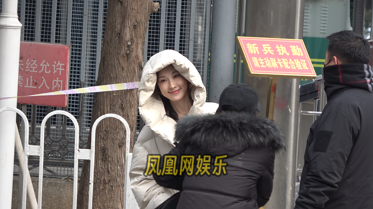 张小婉现身2026央视春晚首次联排，笑容好温柔。