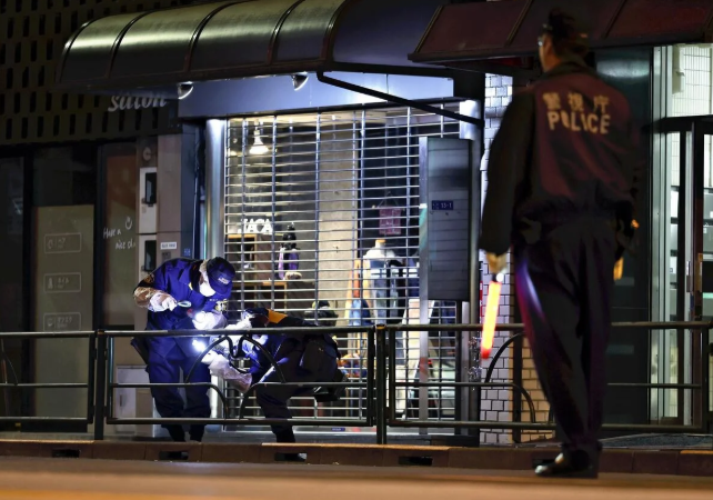 1月30日，调查人员在案发现场调查。