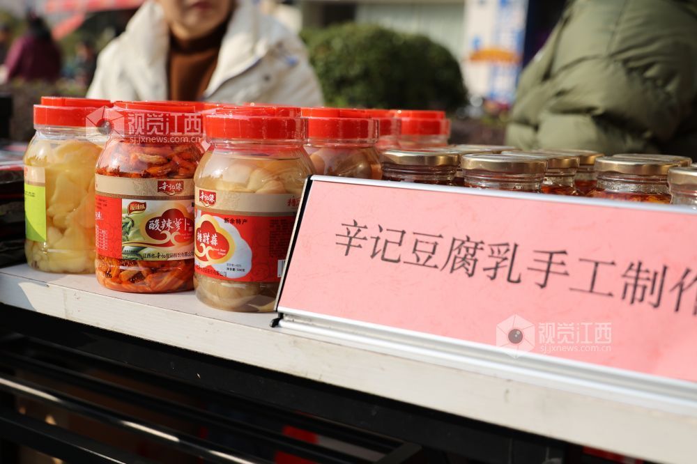 江西新余:非遗年货走俏社区(图)