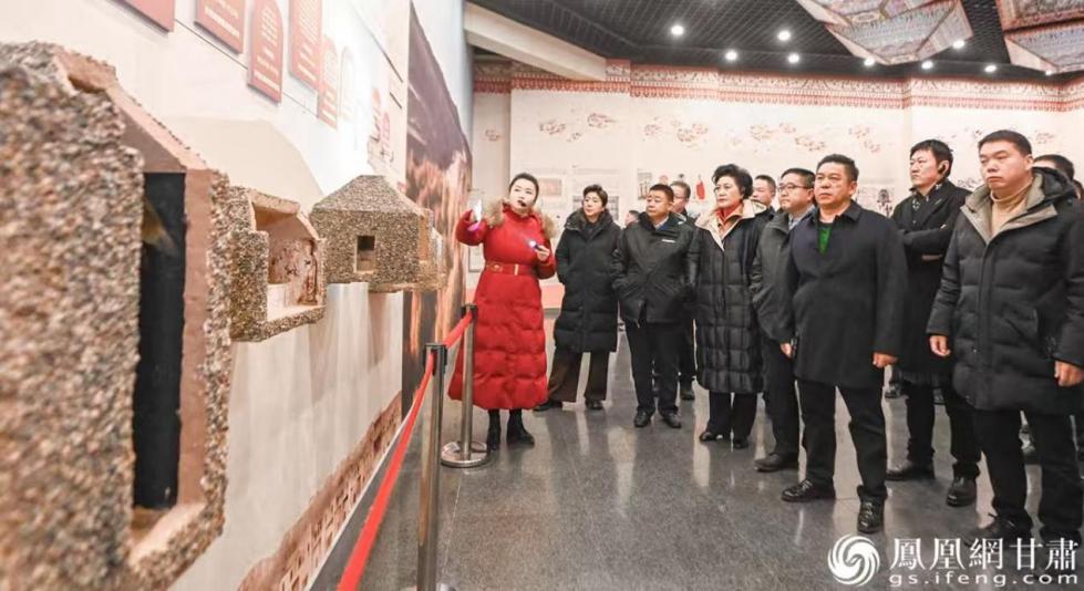 敦煌艺术馆内的三维展示让甘肃省政协港澳委员犹如置身莫高窟