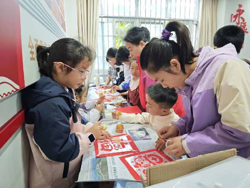 “社区暖融融,扭出幸福年”福中福社区新时代文明实践站开展亲子新春手工活动