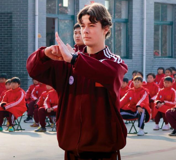 凤凰晚报|金建希“全毁了”，因为爱情