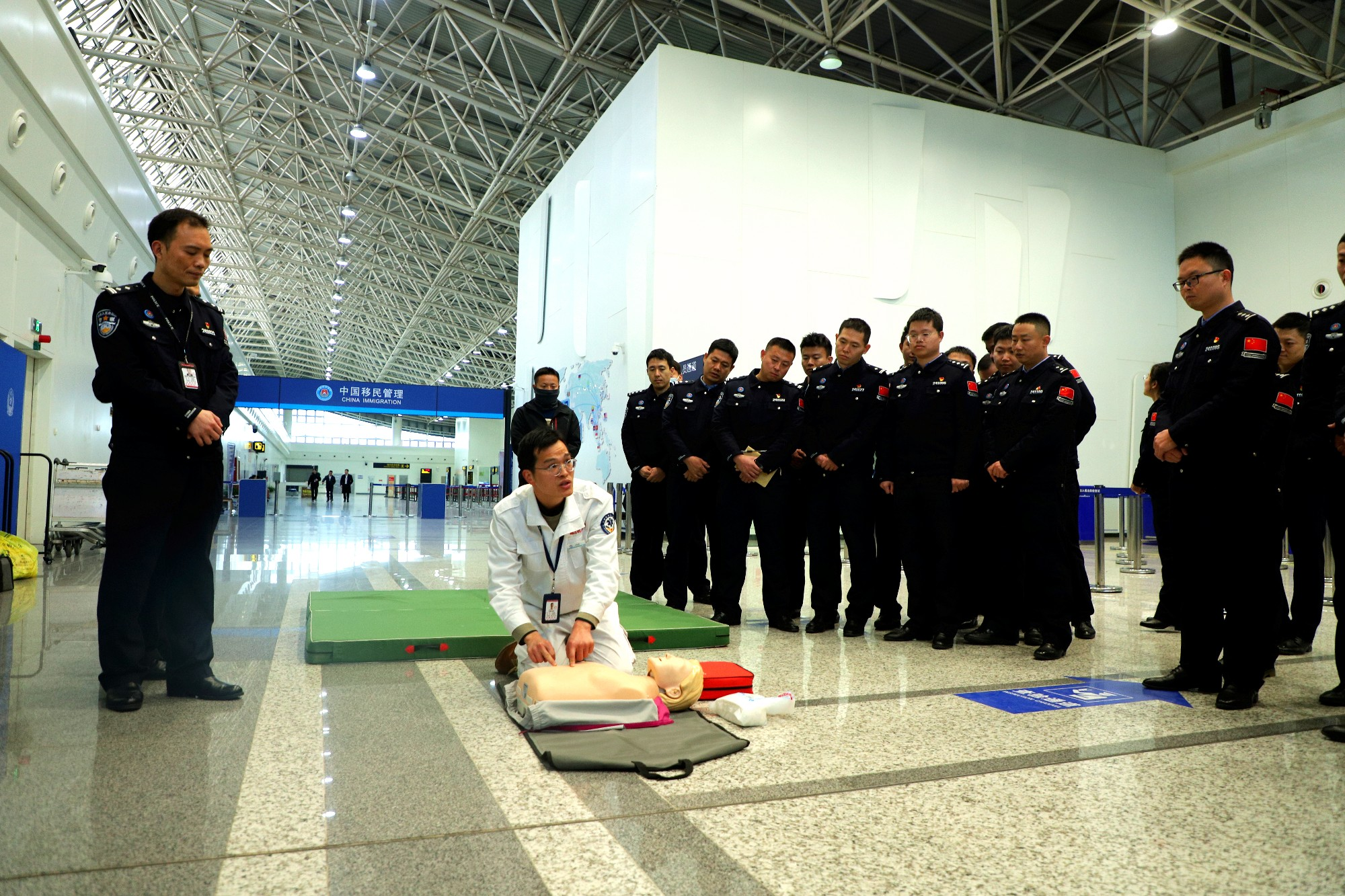 南昌出入境边防检查站开展国门急救培训演练