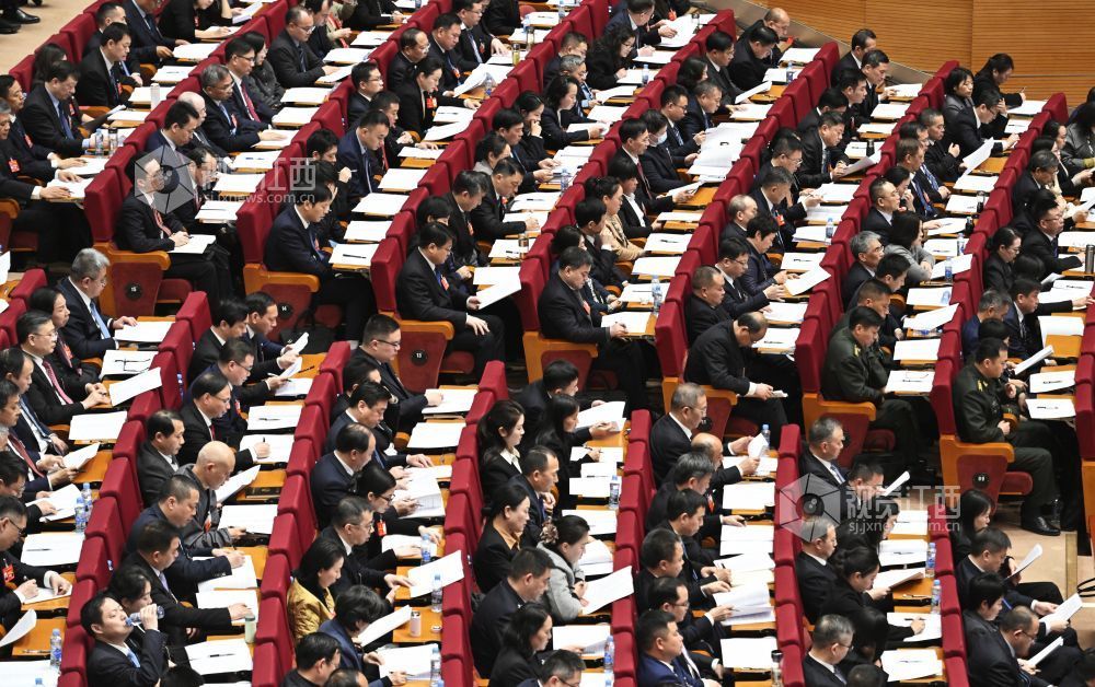 江西南昌：江西省十四届人大四次会议在南昌隆重开幕（图）