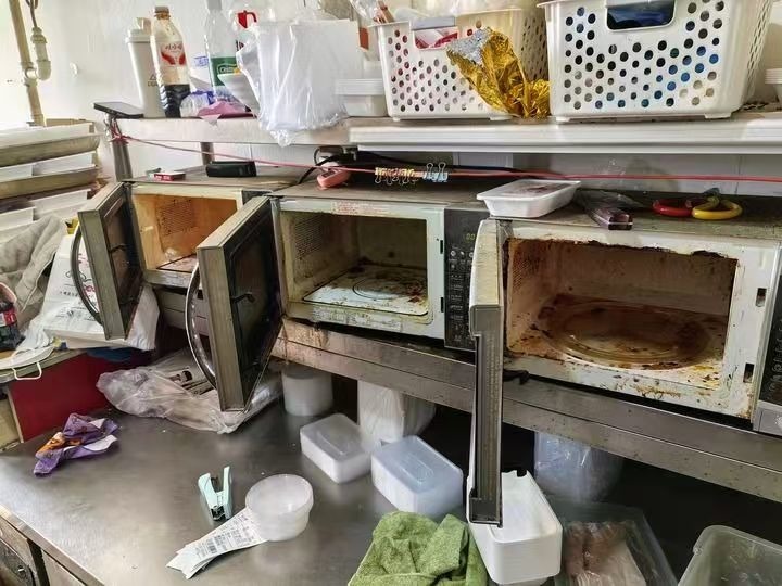 图为某外卖门店后厨的场景。新华社记者 牛少杰 摄