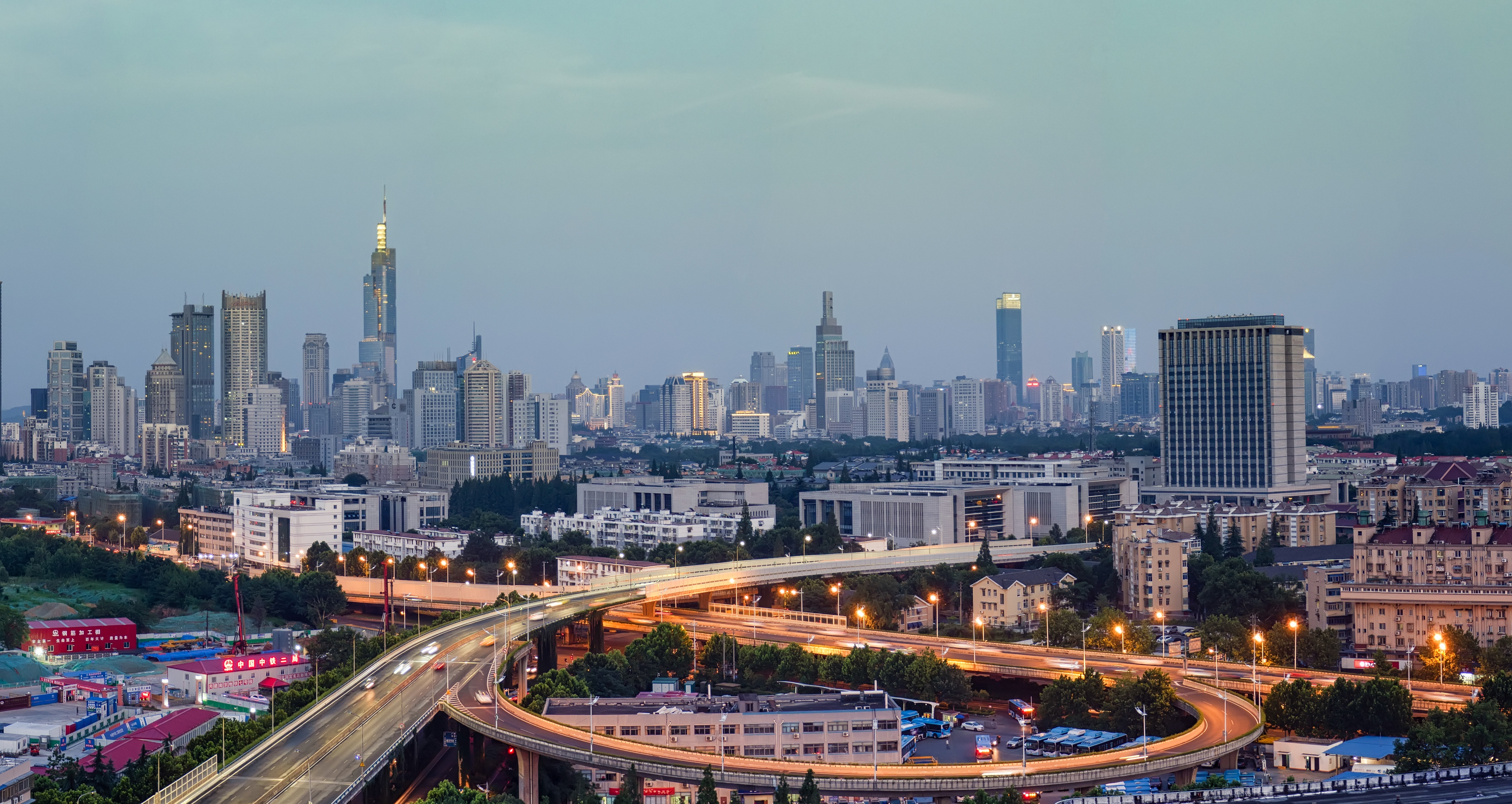 双“塔”辉映，照亮南京智造的进阶之路