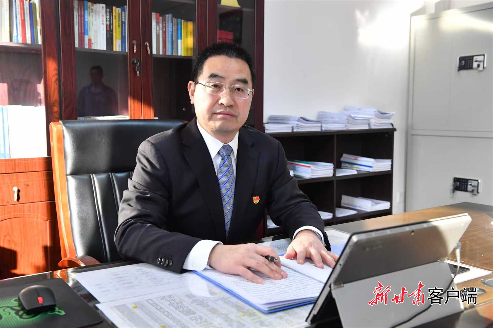 省人大代表、白银集团党委书记王彬