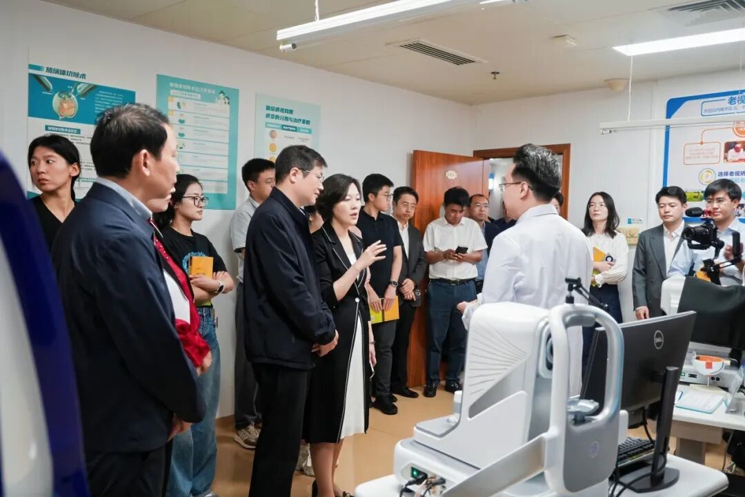 △国家科技部率队调研深圳市眼科医院自主研发人工智能创新诊疗装备