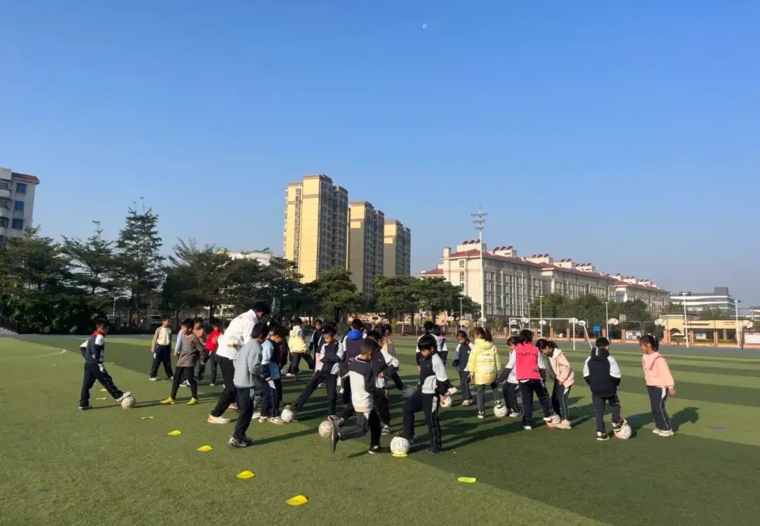 珠海金湾两校获评全国青少年校园足球特色学校