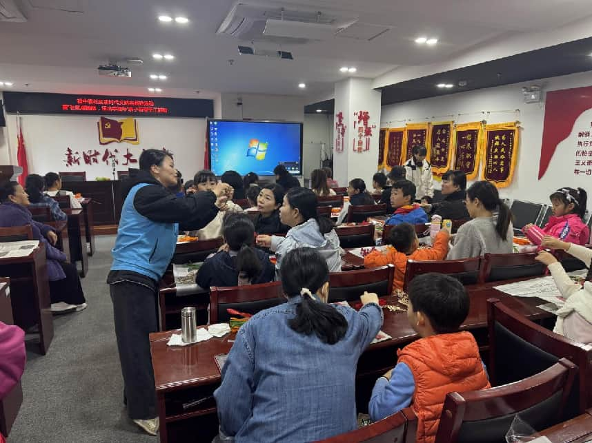 “社区暖融融,扭出幸福年”福中福社区新时代文明实践站开展亲子新春手工活动