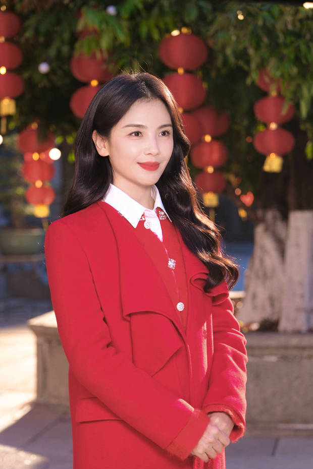 刘涛气质优雅端庄，魅力十足。