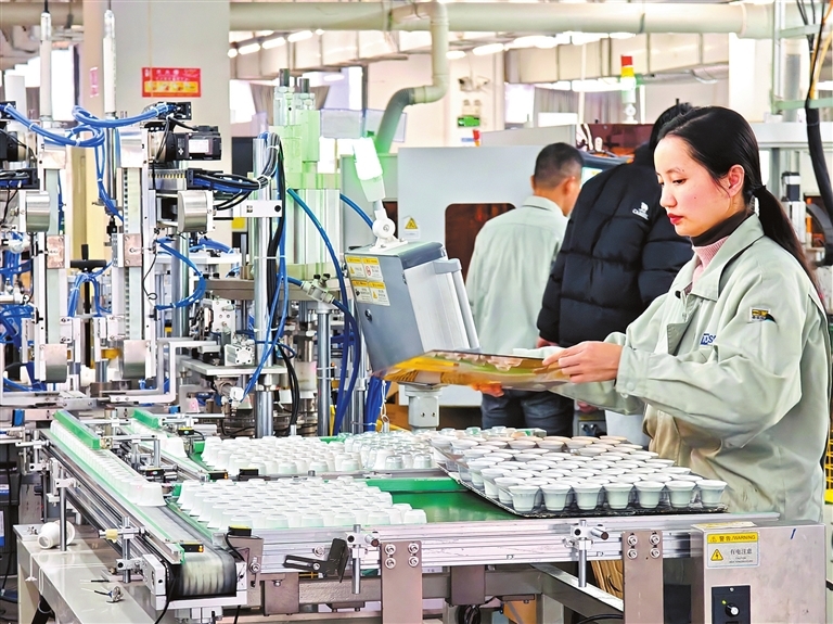 江西瑞金：赶制订单 力争“开门红”（图）