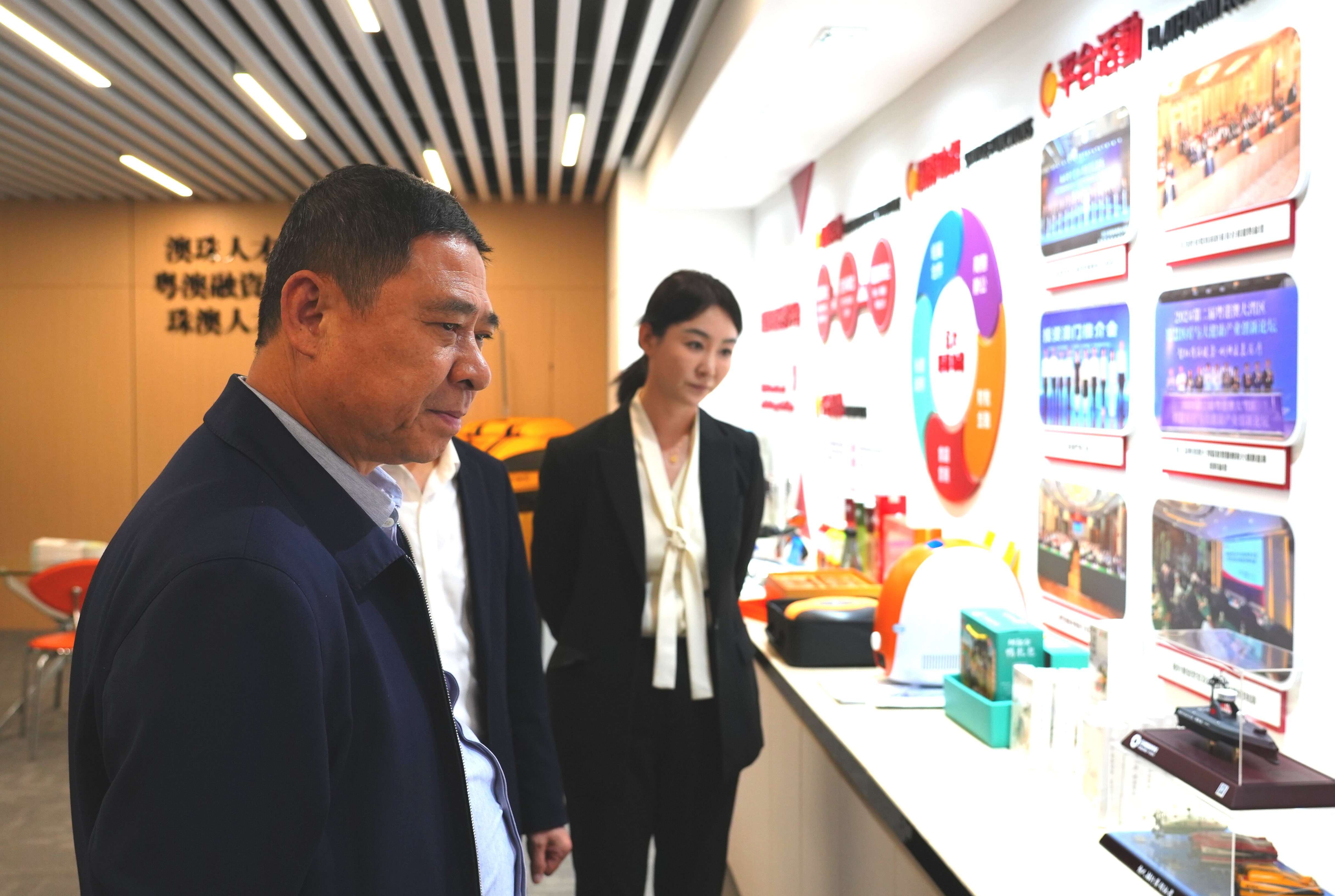 珠海交控集团董事长蒋模平在澳门走访调研