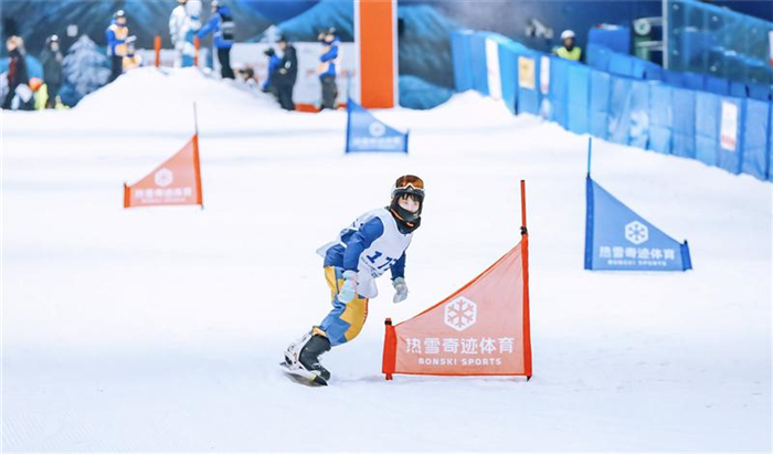 冰雪春天|“冰雪热”持续升温,“冰雪+”撬动冬日新消费