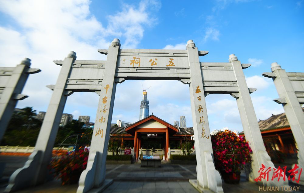 五公祠景区南门。