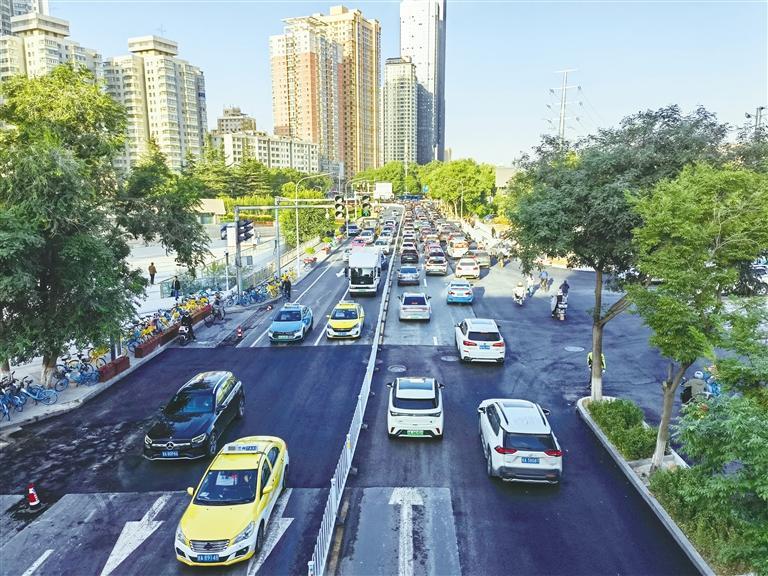 南滨河路雁宁路至平沙落雁段的“4车道变5车道”改造