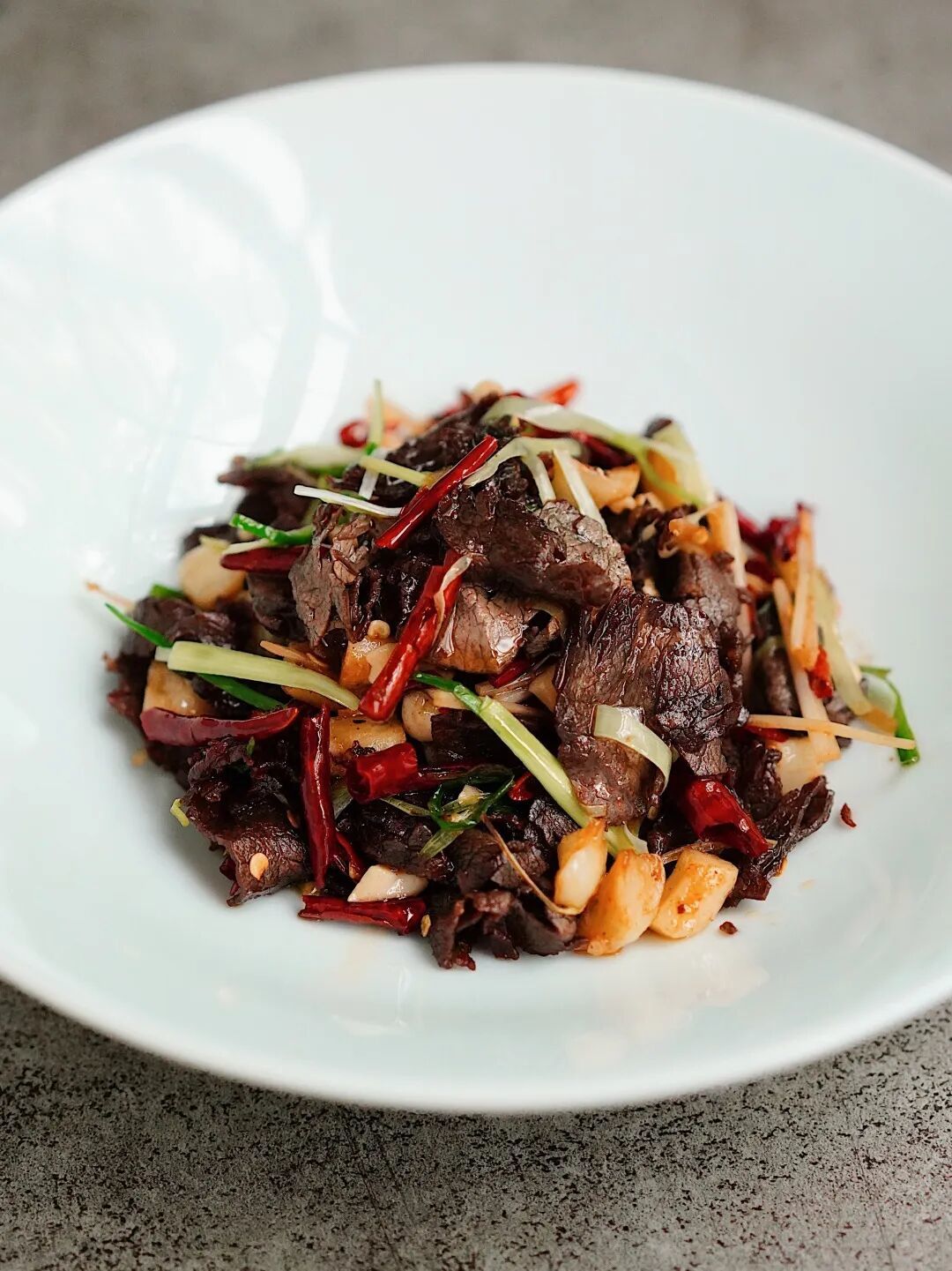 △油淋雪花牛干巴 Sliced Beef Drenched in Hot Oil