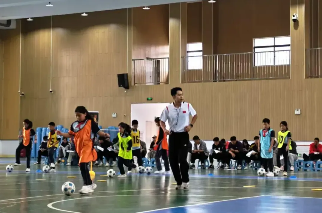 珠海金湾两校获评全国青少年校园足球特色学校