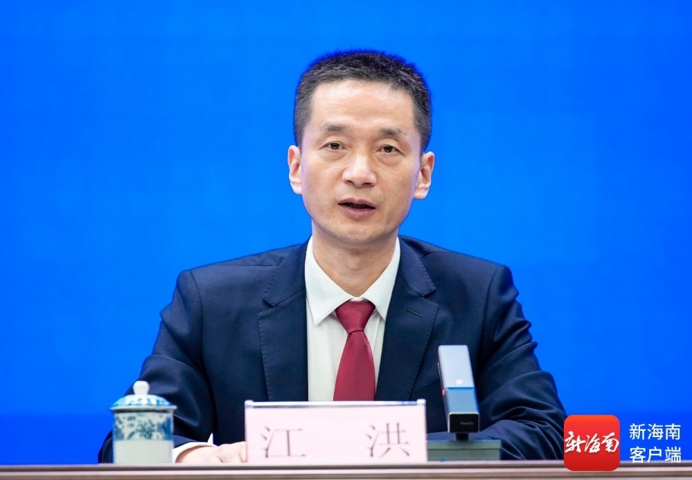 海南省发展和改革委员会党组成员、副主任江洪。记者 李昊 摄