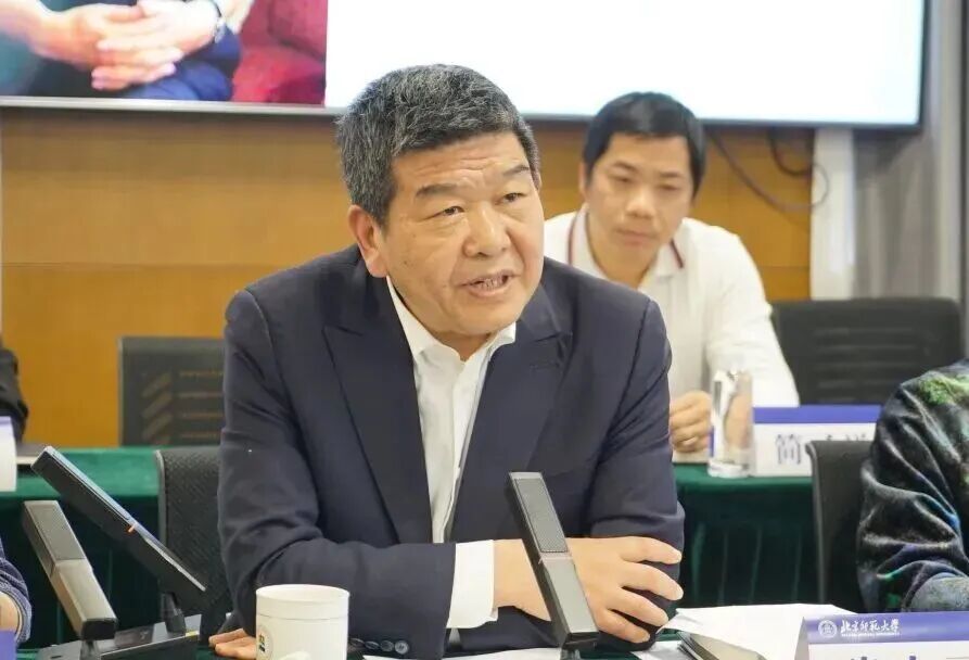 全国政协委员、北京师范大学国家高端智库教育国情调查中心主任张志勇教授现场发言