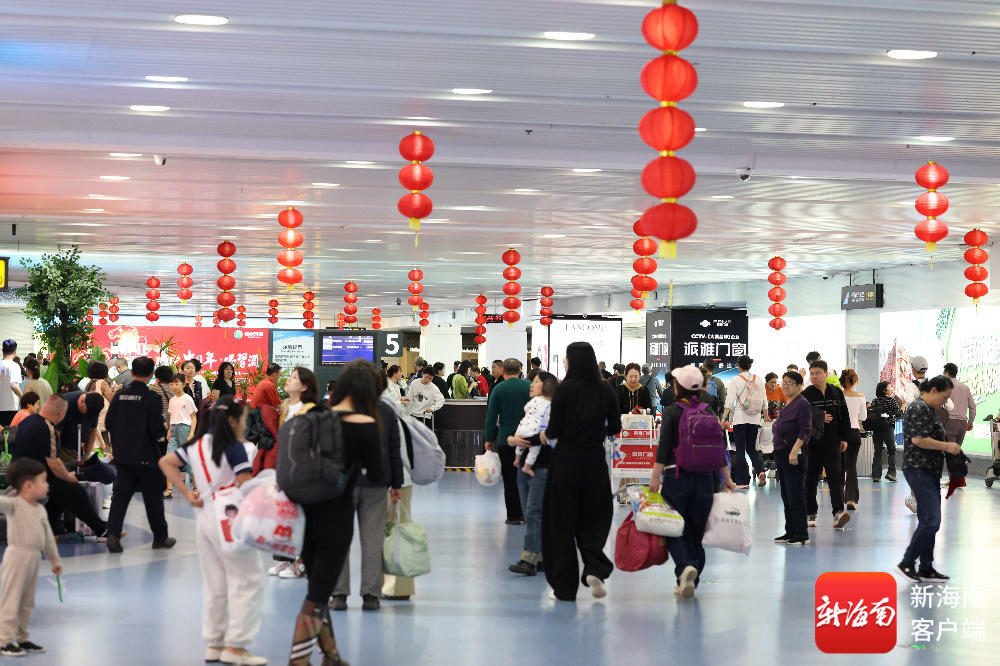 三亚凤凰国际机场机场旅客到达厅人气旺。机场供图