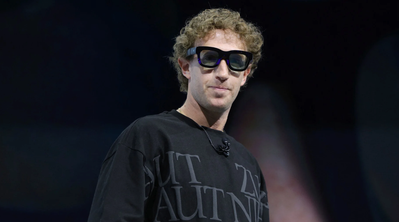 扎克伯格把重心转向AI和智能眼镜