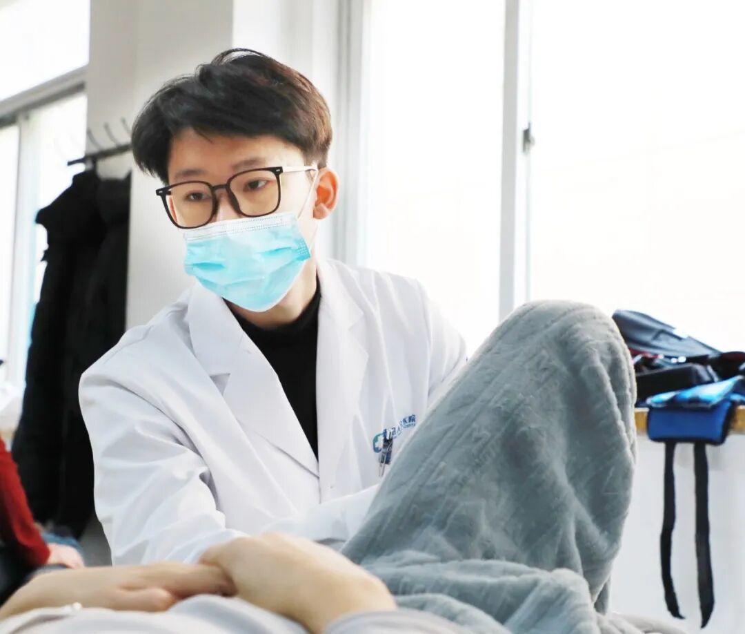 在功能重建的战场上 他们为患者重燃希望——城阳人民医院康复医学科团队以专业与温情，为患者康复之路保驾护航