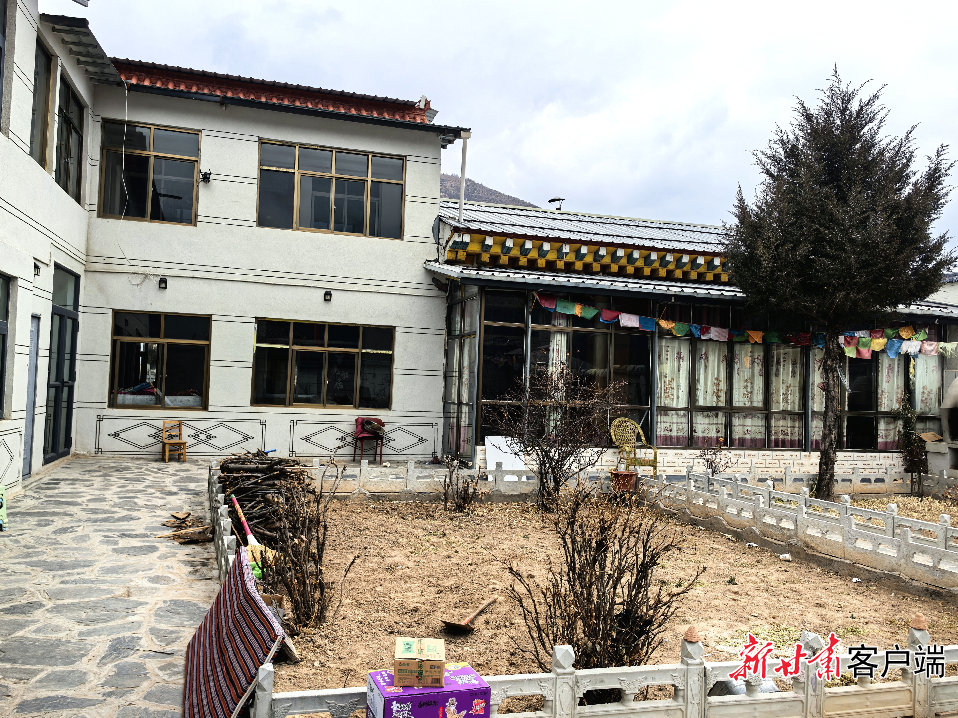一户回迁群众家的院落　新甘肃&middot;甘肃日报记者　蔡文正　摄