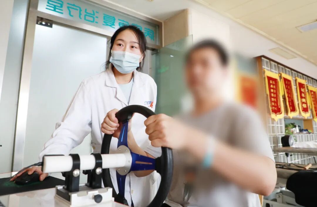在功能重建的战场上 他们为患者重燃希望——城阳人民医院康复医学科团队以专业与温情，为患者康复之路保驾护航