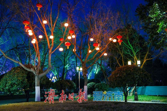 红灯笼缀满明湖岸 泉城夜色年味浓
