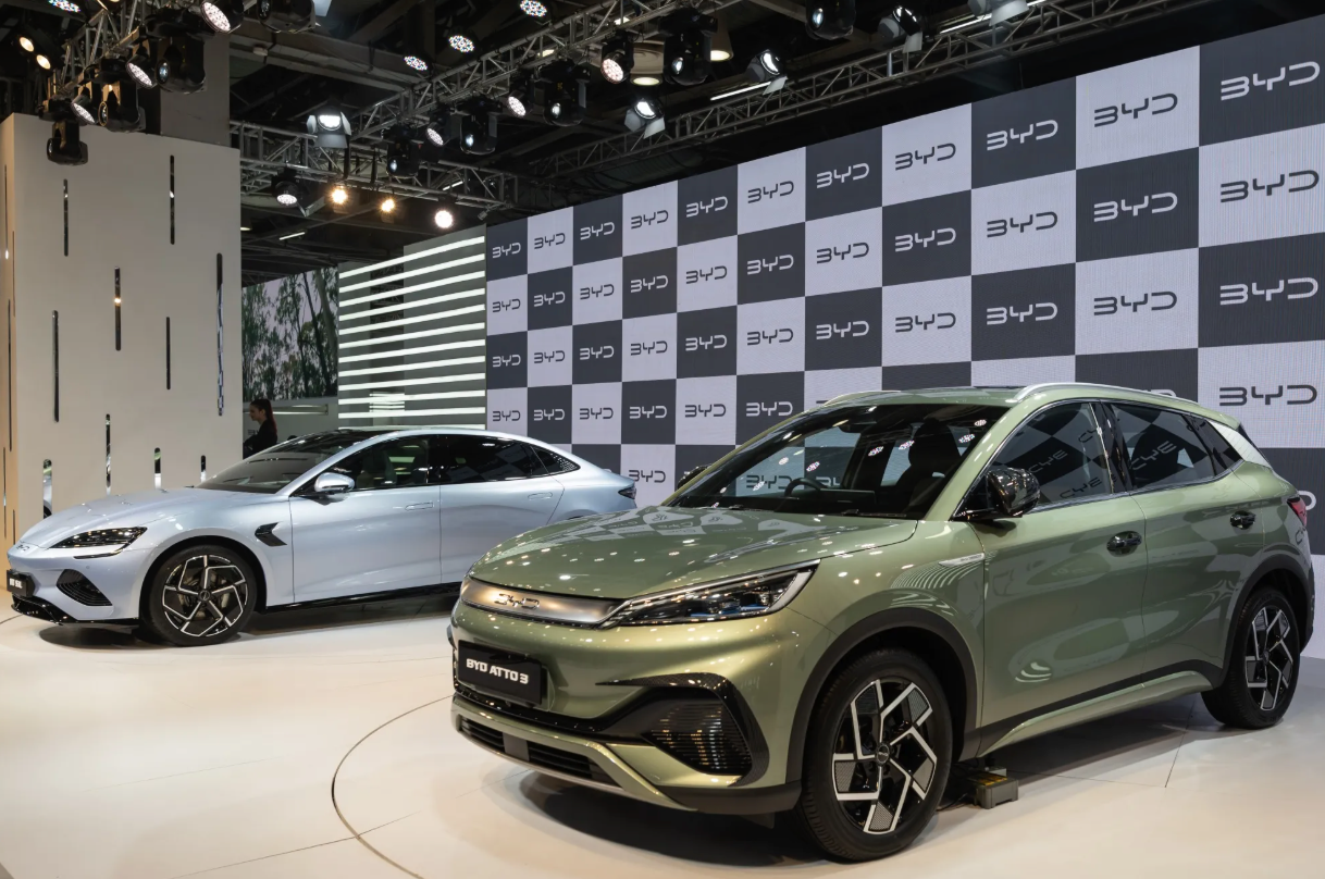 印度车展上的比亚迪海豹和Atto 3