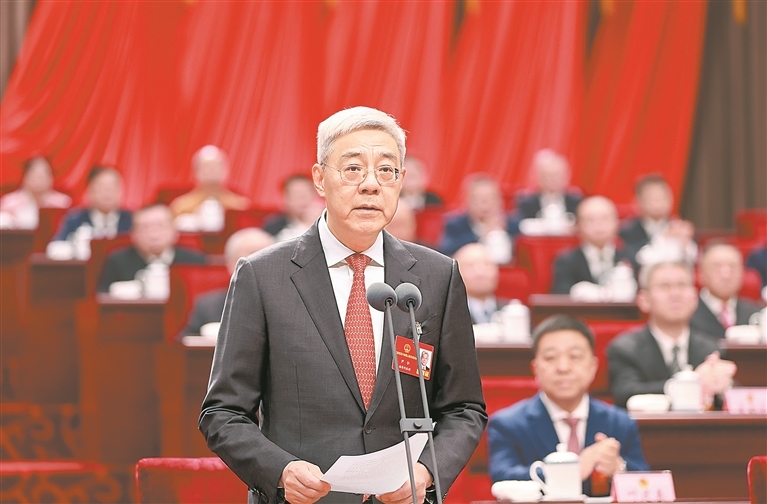 大会执行主席、省委书记尹弘主持并宣布大会开幕。本报全媒体首席记者 海 波摄