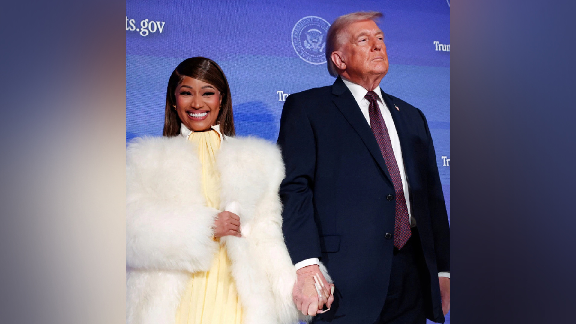 说唱歌手麻辣鸡公开为特朗普站台，宣称是特朗普的“头号粉丝”，还晒出特朗普为她颁发的“金卡”