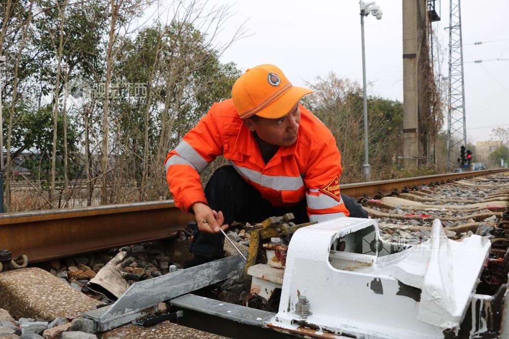 南铁南昌南车辆段为铁路行车设备“体检”迎战春运（图）