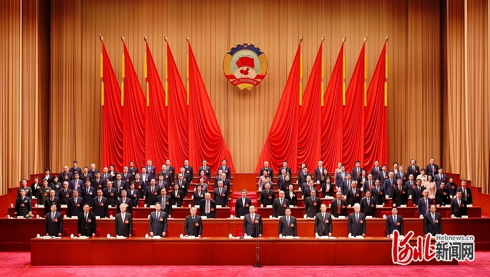 1月28日上午，政协河北省第十三届委员会第四次会议圆满完成各项议程，在雄壮的国歌声中闭幕。河北日报记者霍艳恩摄