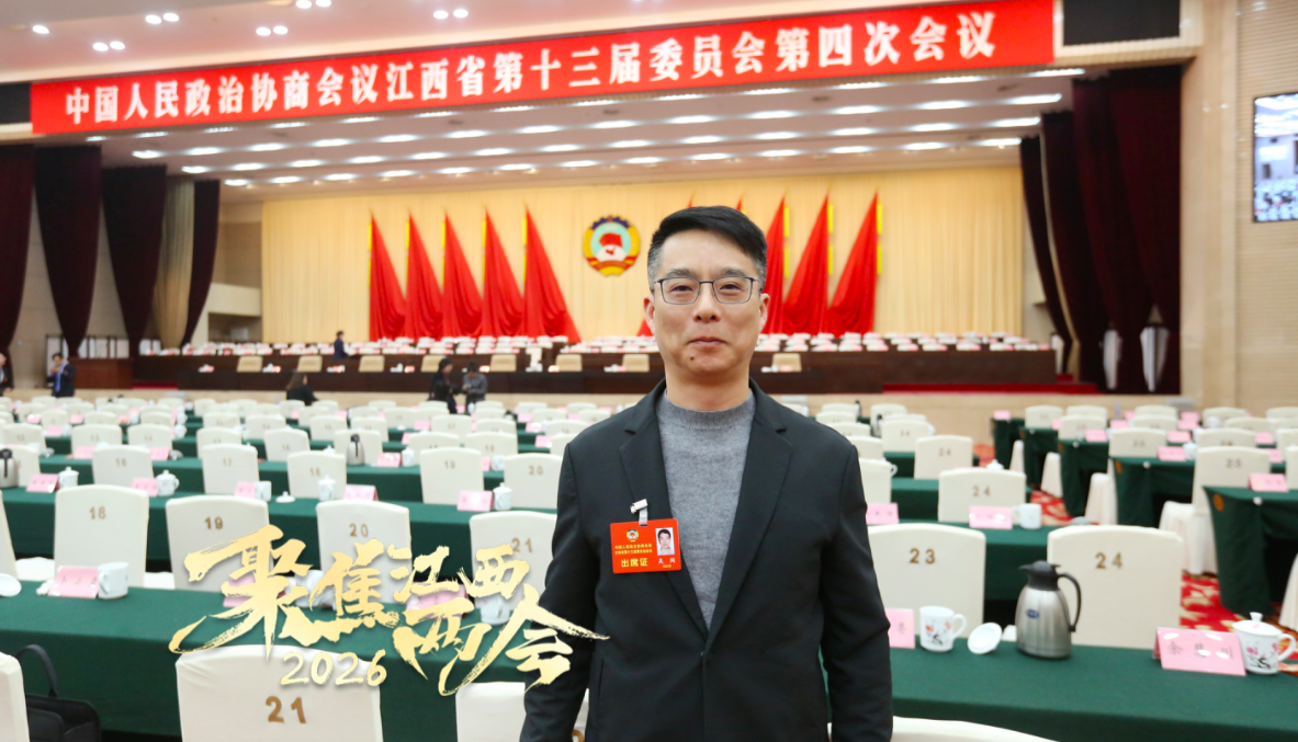 江西省政协委员，民革江西省委会常委、南昌大学设计研究院副院长、教授、博士生导师吴闽