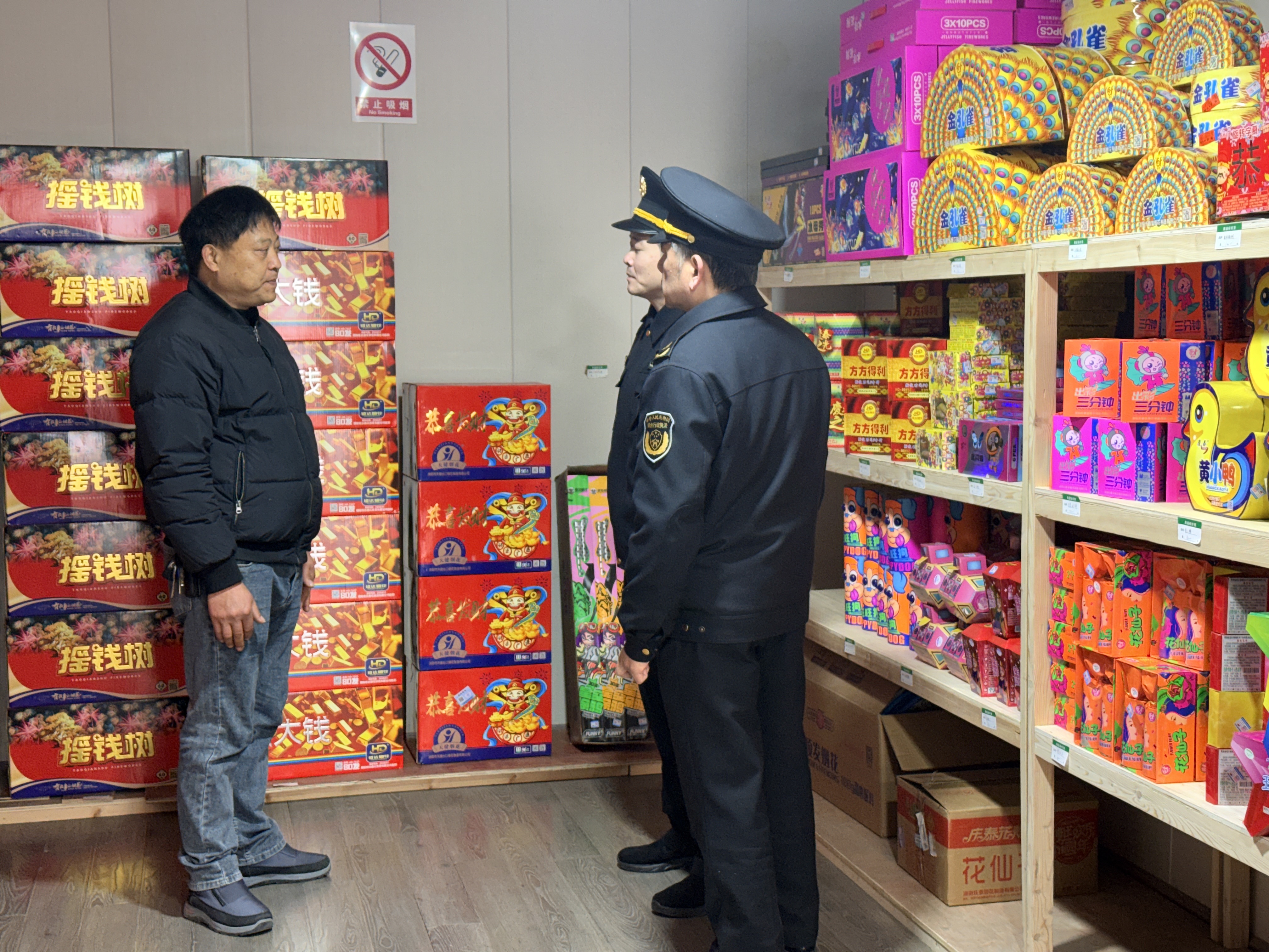 江北开展烟花爆竹专项检查 让年味更平安