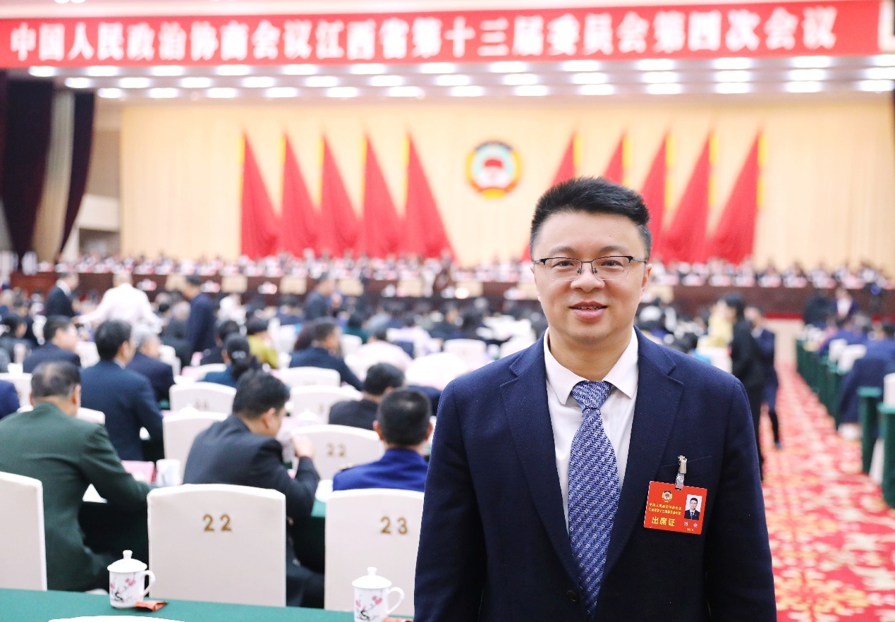 江西省政协委员，中国电信江西公司党委书记、总经理刘俭