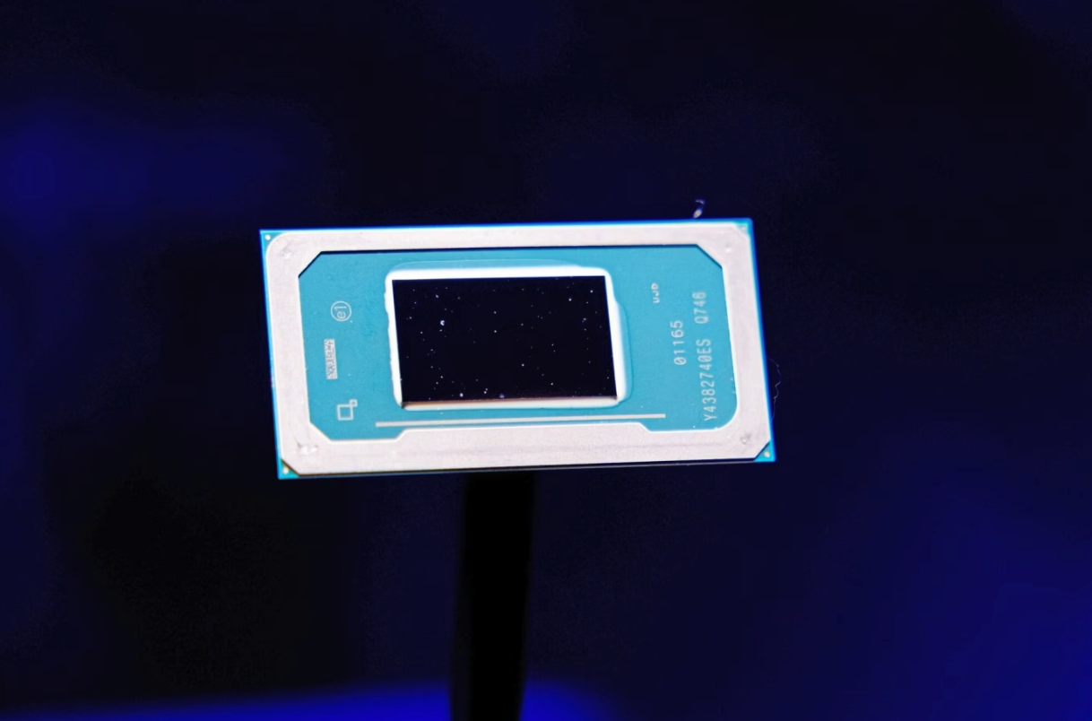 英特尔Core Ultra 300芯片