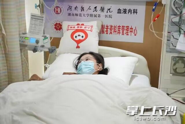 湖南师范大学医学院2021级临床医学专业学生张予（化名），为一名素未谋面的血液病患者捐献造血干细胞。 长沙晚报通讯员 崔璟 王欣妍 供图