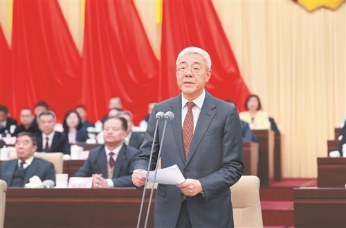 1月30日,尹弘在江西省政协十三届四次会议闭幕大会上讲话。本报全媒体首席记者 海 波摄