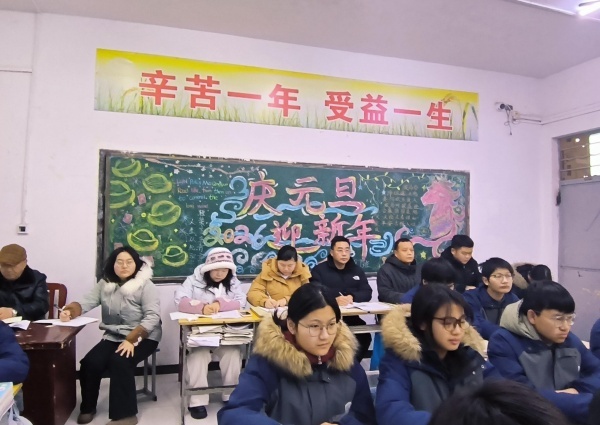 (“青蓝工程”优质课大赛评委现场评分)