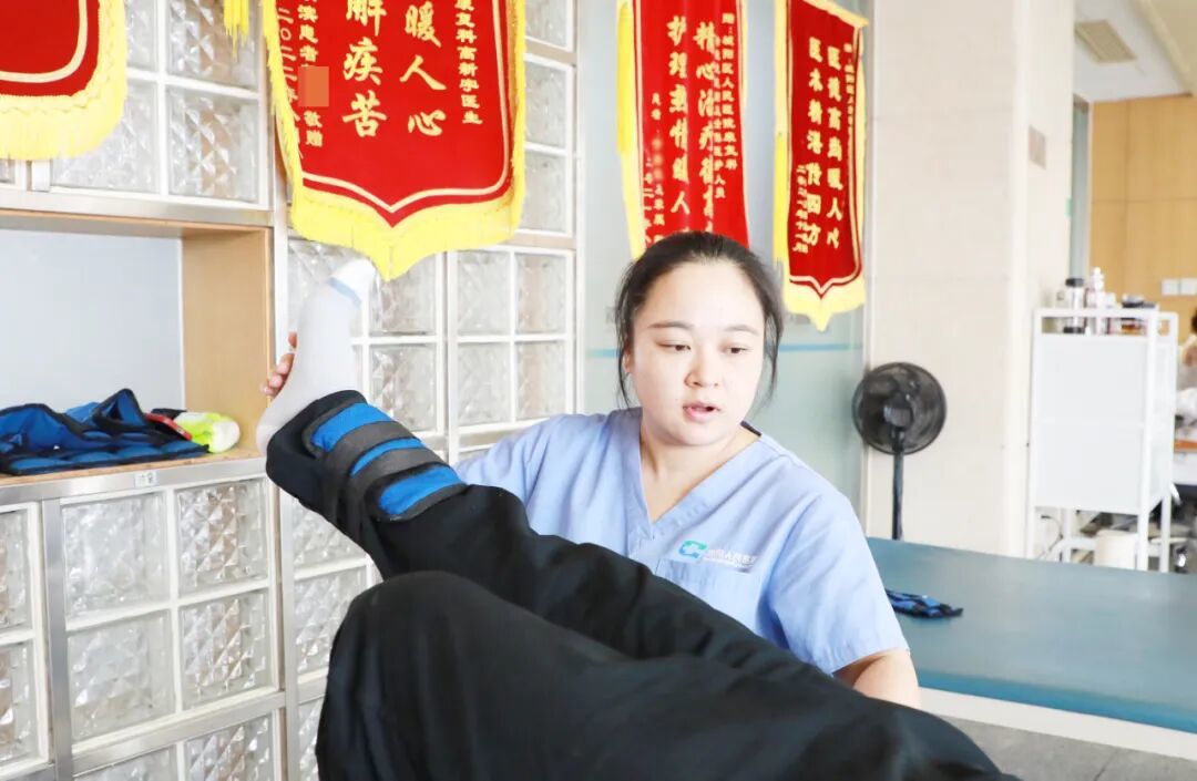 在功能重建的战场上 他们为患者重燃希望——城阳人民医院康复医学科团队以专业与温情，为患者康复之路保驾护航