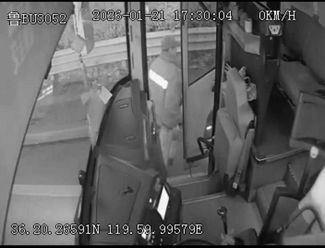 再临火场，他依旧是逆行的勇士！路遇罐车起火 城运司机王克礼化身“救火英雄”