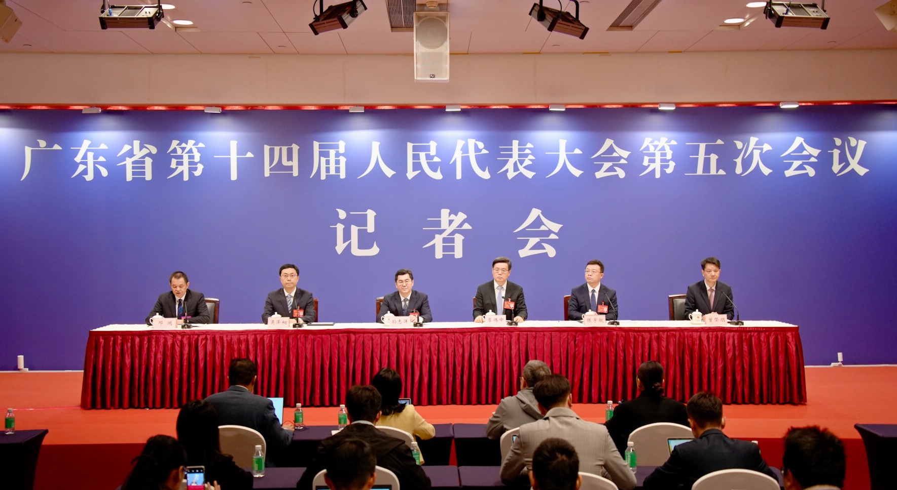图:广东省十四届人大五次会议举行地市专场记者会