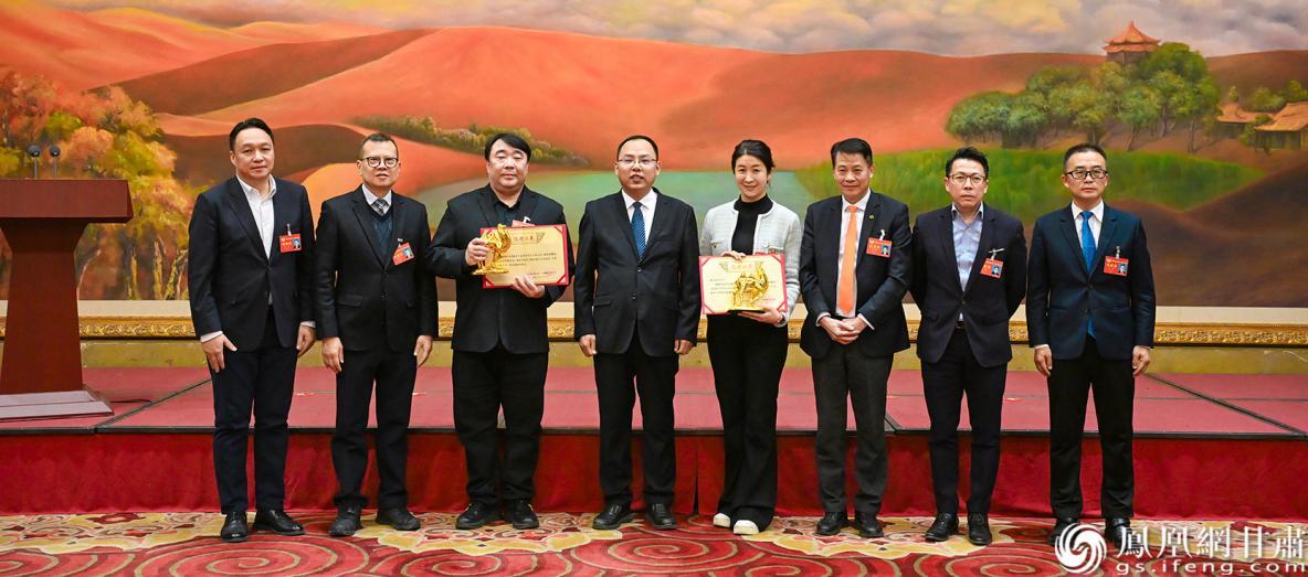 民勤县向澳门两所中学颁发捐款纪念证书