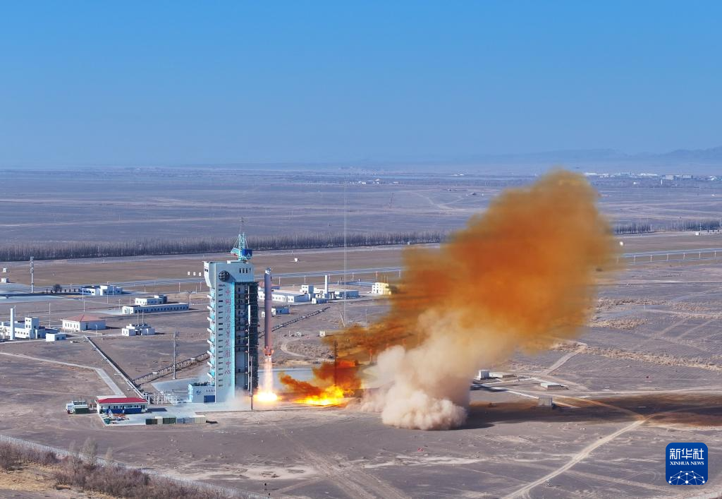 1月31日12时01分,我国在酒泉卫星发射中心使用长征二号丙运载火箭成功将阿尔及利亚遥感三号卫星B星发射升空,卫星顺利进入预定轨道,发射任务取得圆满成功。新华社发(汪江波 摄)