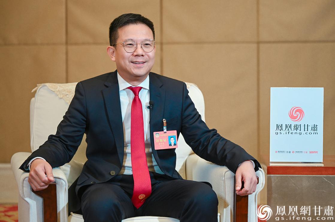 甘肃省政协住香港委员潘国瑞表示，农产品全产业链数字化可以实现小农户直接连接大市场。