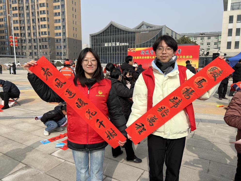 礼泉：“志愿红” 点缀春节红 “青春心”传递惠民音