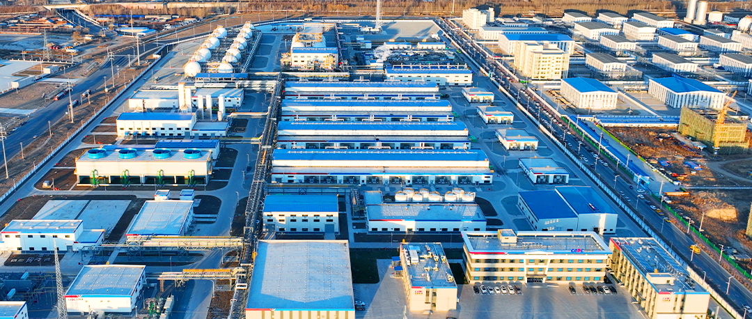 “青氢一号”全球首座工程松原绿色氢氨醇一体化项目。图片来源：中国能建科技公司